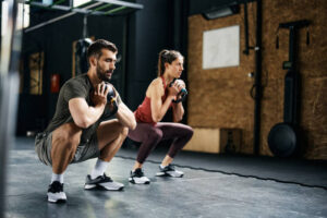 treino-para-levantra-e-endurecer-o-bumbum-agachamento